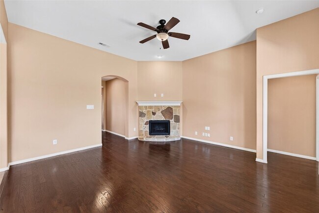 Foto del edificio - 417 Hackberry Dr