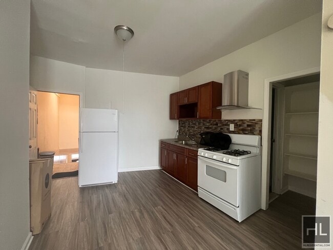 Building Photo - SUNNY AND SPACIOUS  1 BEDROOM  AVENUE D/ P...