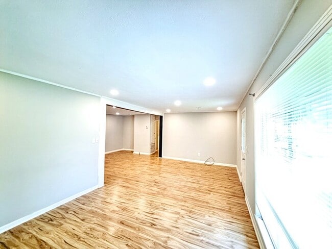 Foto del edificio - 742 Heather Ln