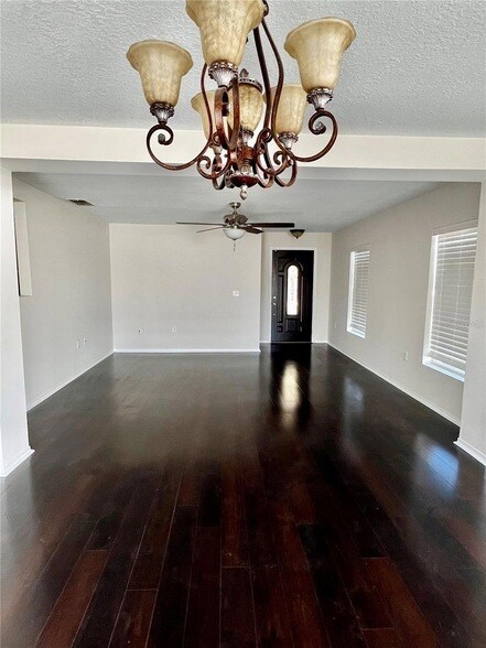 Foto del edificio - 18916 Randall Pl