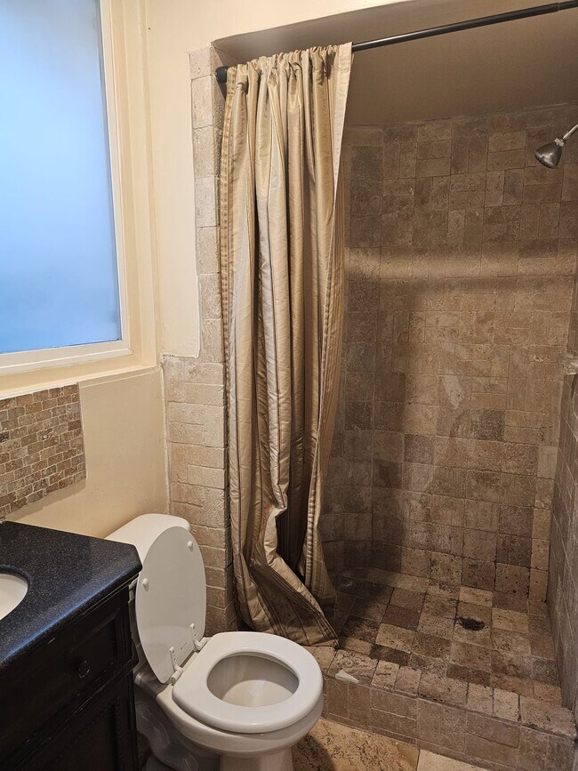 Building Photo - 2101 Coldwater Canyon Dr