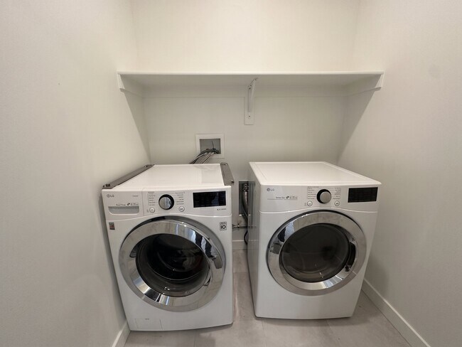 Building Photo - 476 S 900 W