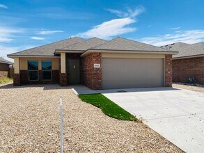 Building Photo - 2122 N Texas Ave
