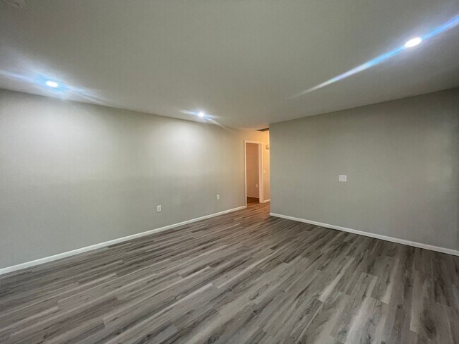 Foto del edificio - 735 W Kingsley St