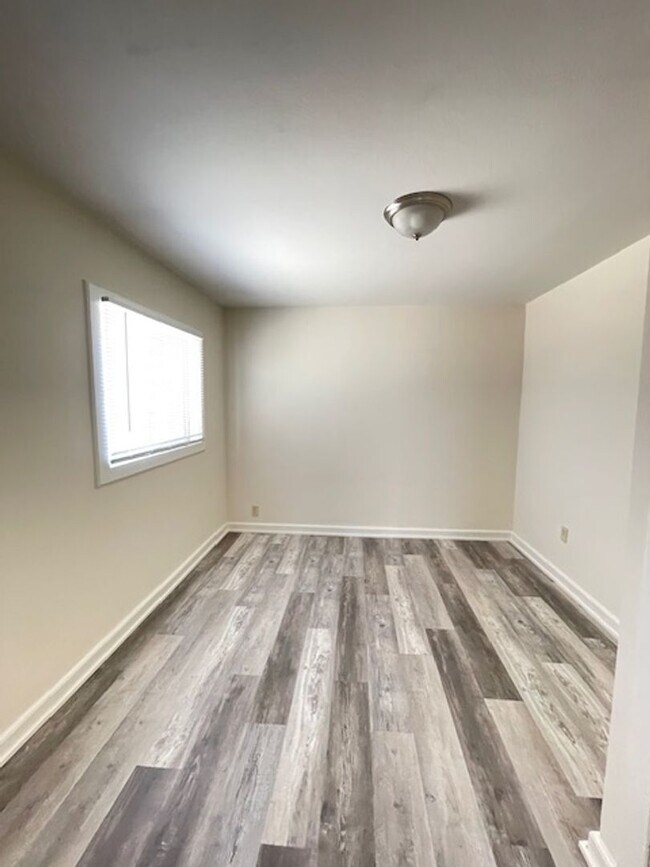 Building Photo - 01735