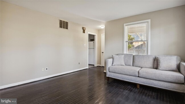 Building Photo - 1123 Parrish Dr