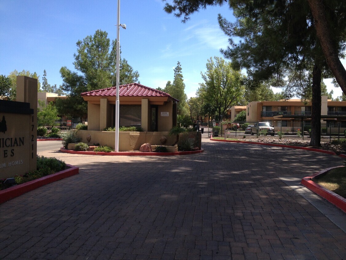 Foto principal - 3420 W Danbury Dr