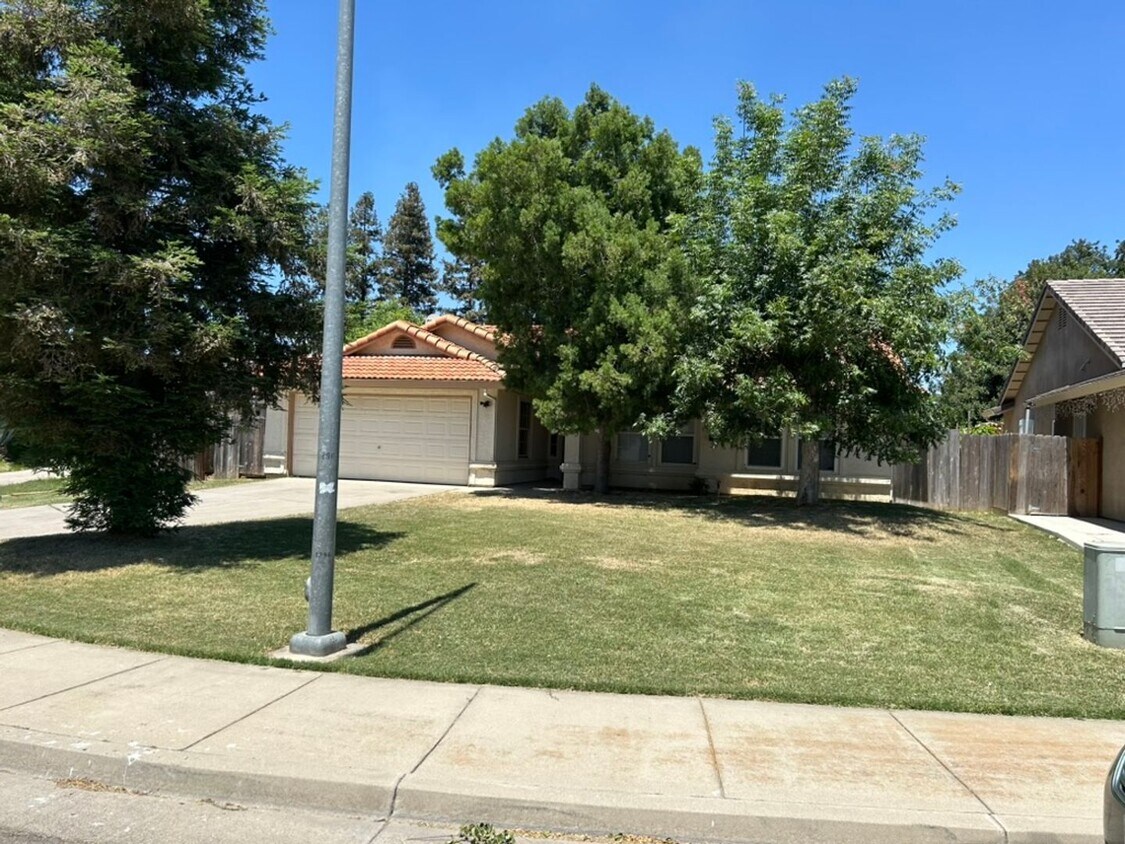 Foto principal - 3 bedroom 2 bathroom in a cul-de-sac home!!