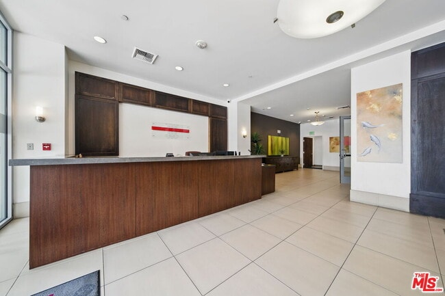 Foto del edificio - 3223 W 6th St