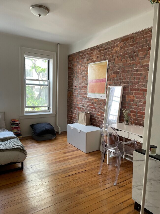 Interior Photo - 170-172 Spring Street