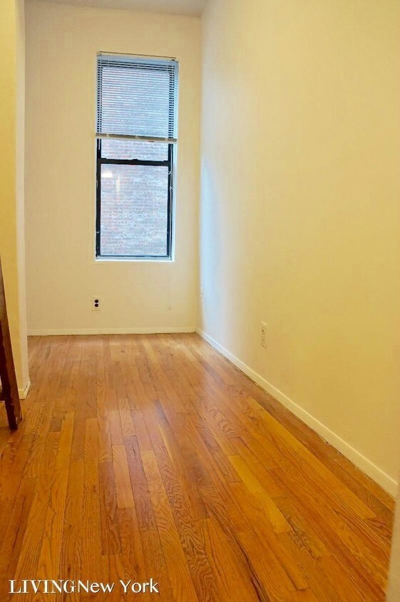 Building Photo - 372 W 46th St