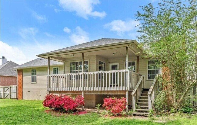 Building Photo - 215 Bluff Dr