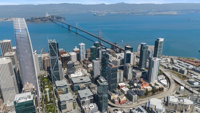 Building Photo - Large Updated SoMa Apartment!