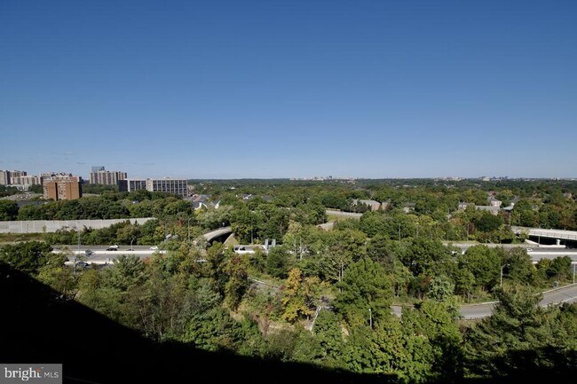 Foto del edificio - 2500 N Van Dorn St