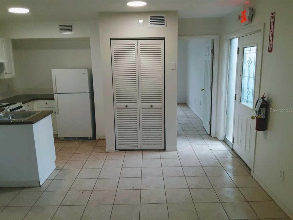 Building Photo - 407 S Orion Ave
