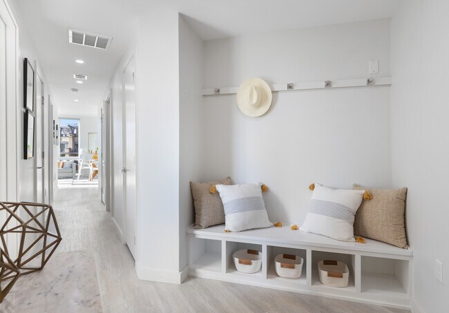 Entrada de bienvenida - New Hampshire Ave NW 3709