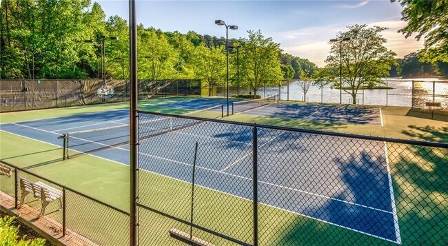 Foto del edificio - 320 6 Branches Ct