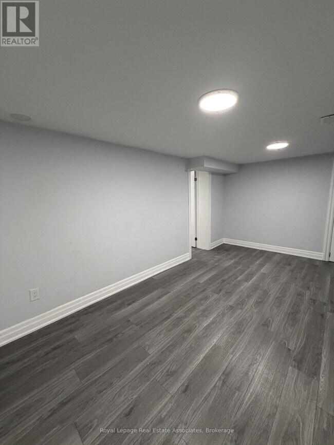 Photo du bâtiment - 46 Dell Park Ave