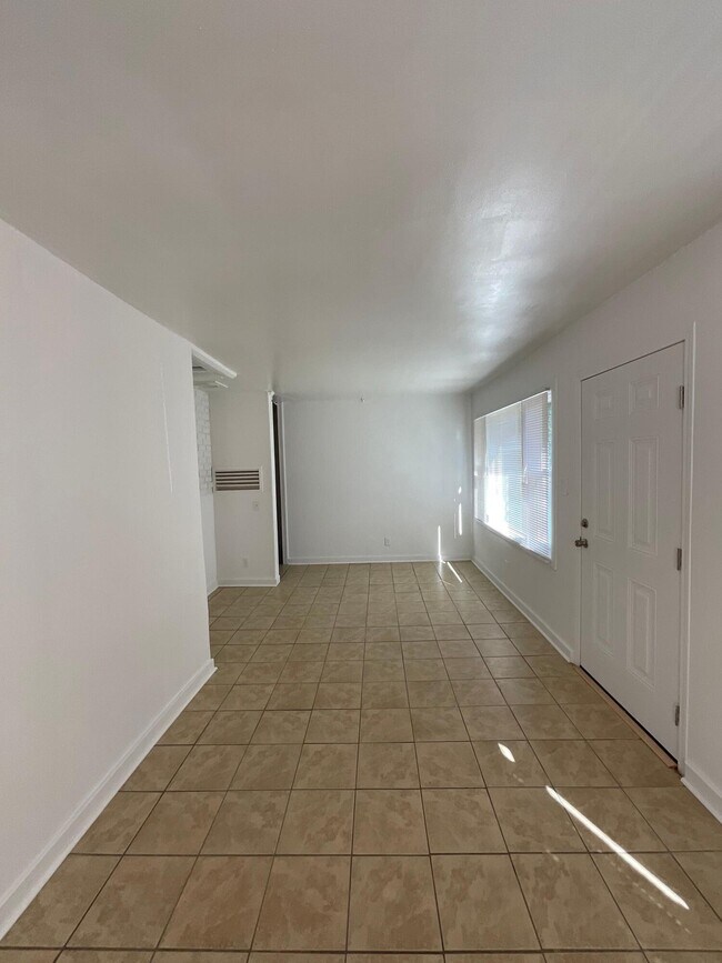 Building Photo - 3005 Abelia Dr
