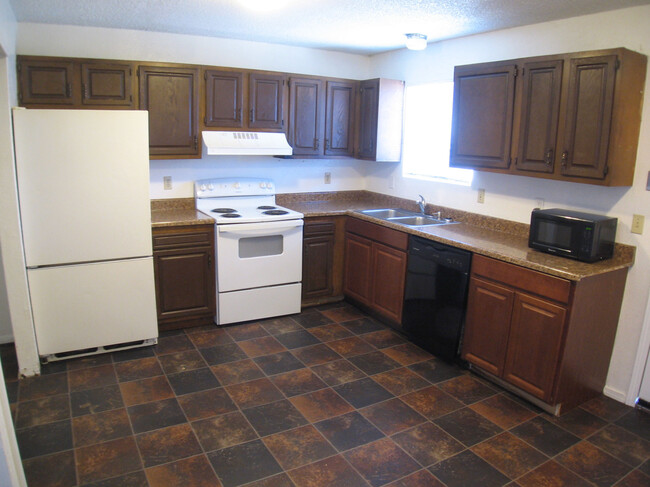 Building Photo - 494 32 Rd