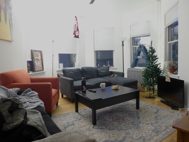 Foto del edificio - 828 Huntington Ave