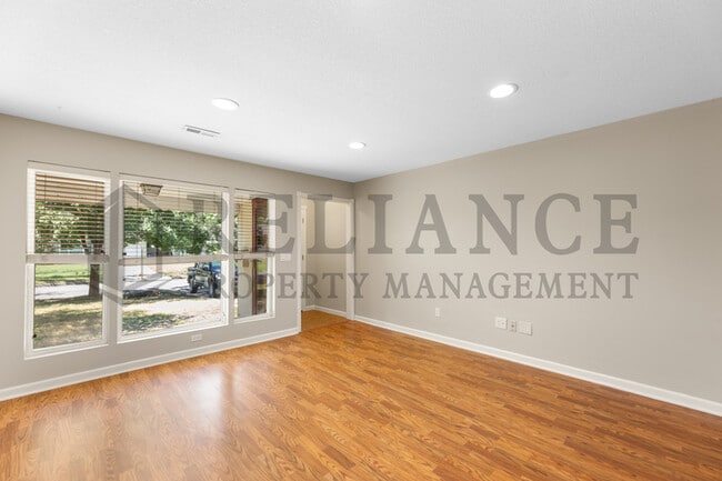 Foto del edificio - 1806 N Hood St