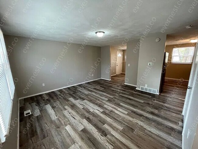 Foto del edificio - 701 Burke Glen Rd