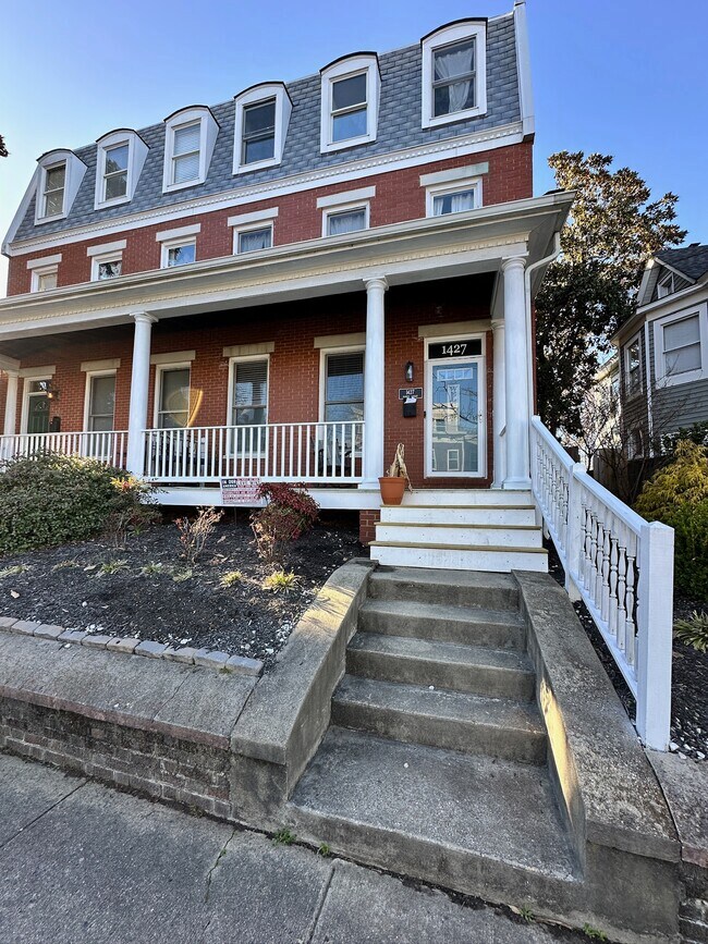 Building Photo - 1427 Porter St