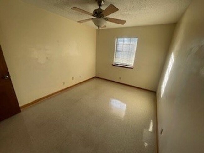 Building Photo - 610 Old Covington Hwy