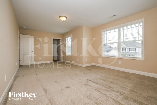 Foto del edificio - 732 Breeders Cup Dr