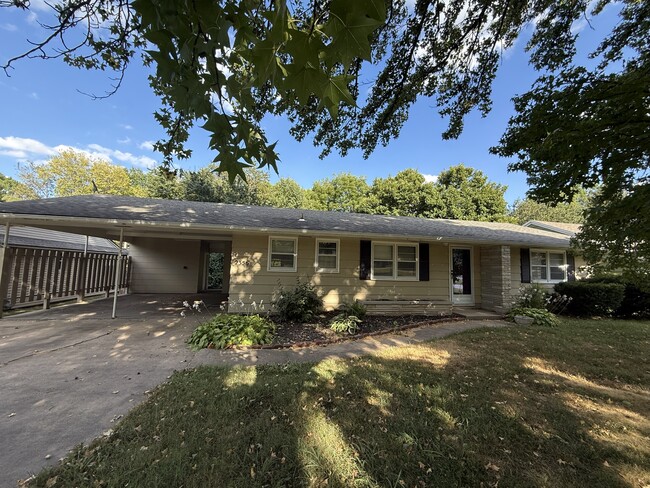 Building Photo - 2356 S Wallis Smith Ave