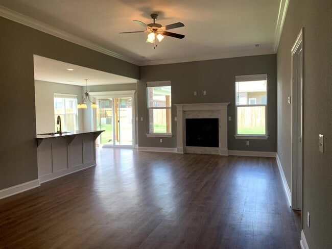 Building Photo - 428 Concho St