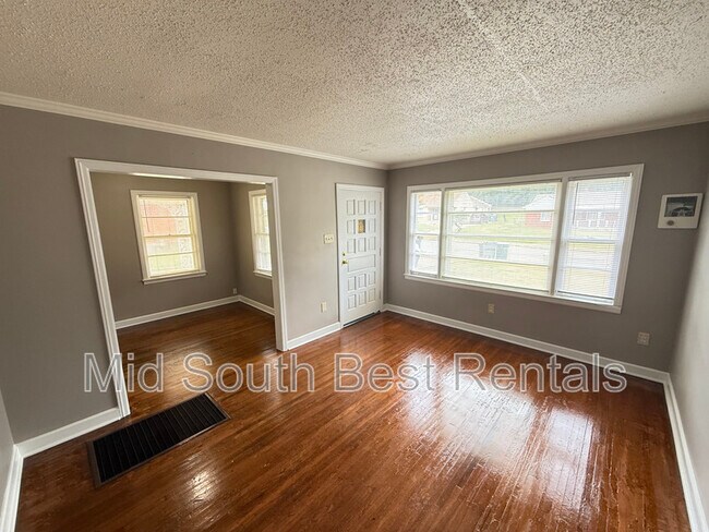 Building Photo - 3300 Ridgecrest St