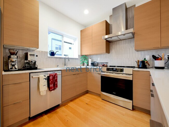 Foto del edificio - New Spacious 3 Bed 2.5 Bath Town home for Rent!