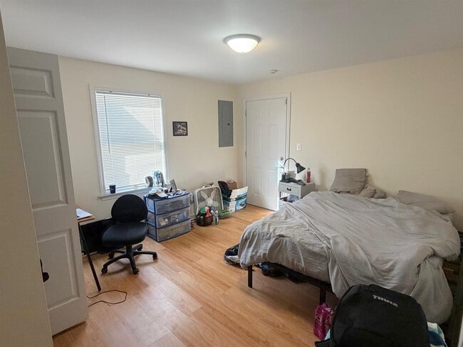 Building Photo - 3 Kent Ct