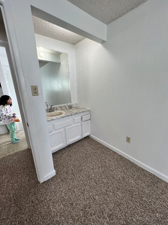 Foto del edificio - 4404 Forrest Rd