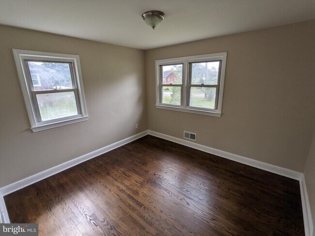 Foto del edificio - 5906 Robin Ln