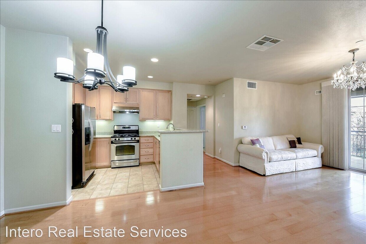 Primary Photo - 20500 Town Center Ln