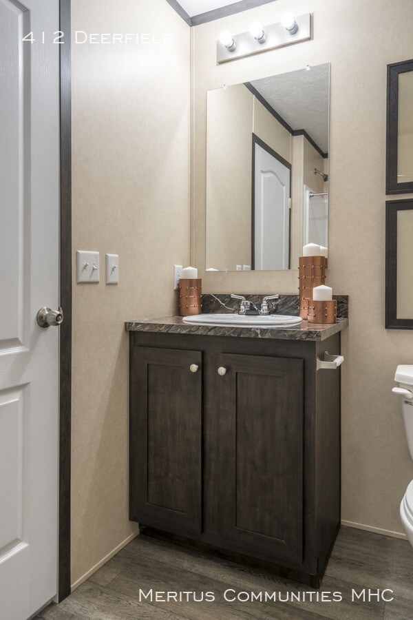 Foto del edificio - $499.00 Security deposit LAST ONE LEFT