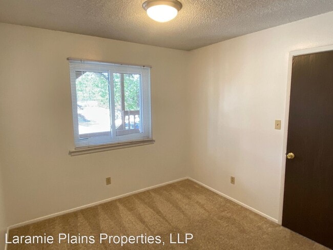 Building Photo - 1415 E Gibbon St