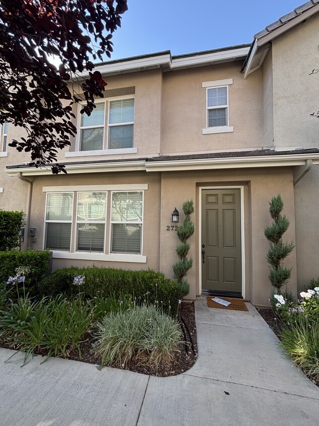 Front door - 27290 Arbor Pl