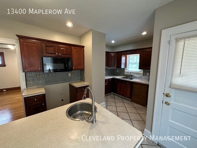 Building Photo - Charming 3-Bedroom Home