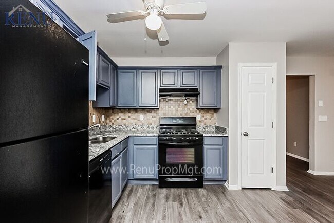 Foto del edificio - Now available 4 bedrooms 2 baths