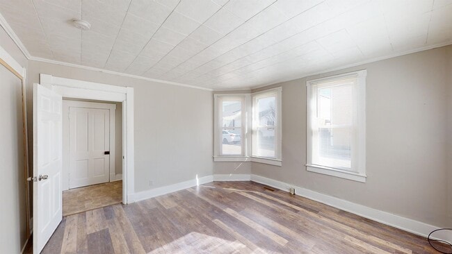 Building Photo - 209 N Sycamore St