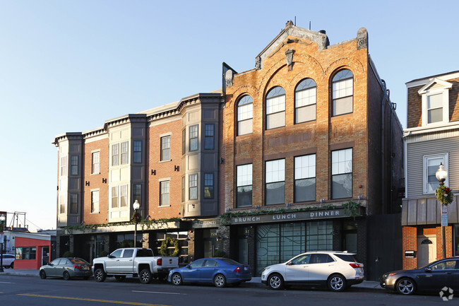 Building Photo - 728 E Broadway