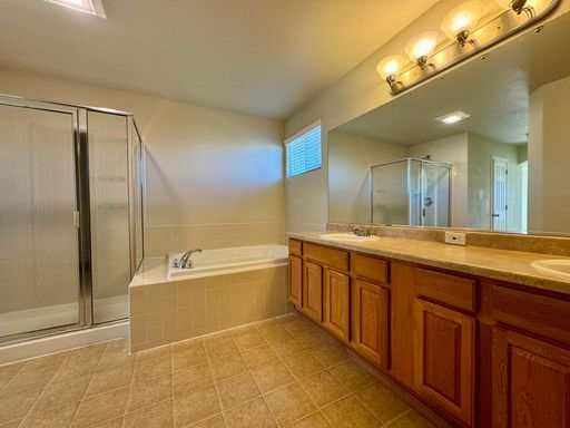 Building Photo - 3 Bedroom Home With Plenty of Space! Avail...