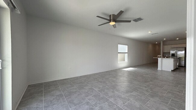 Foto del edificio - 1240 Tyler Lp