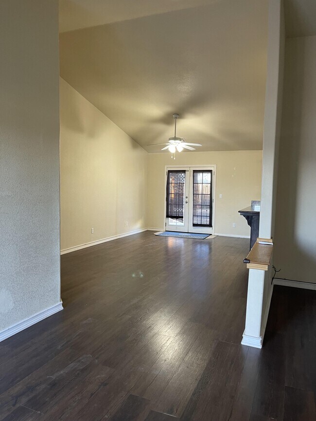 Foto del edificio - 8849 Glade Ave