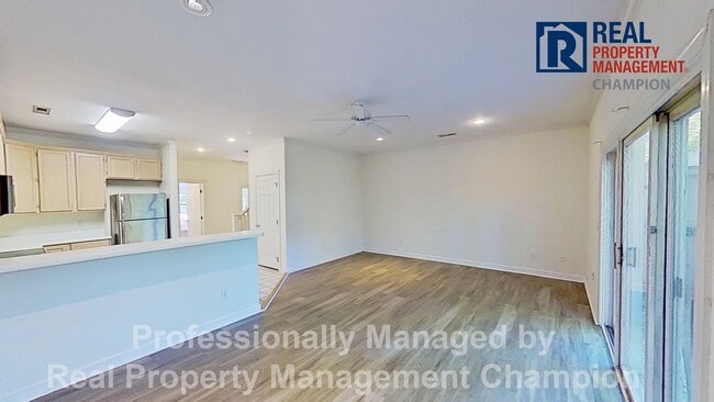 Building Photo - Adorable 2 BD Townhome with Private Patio