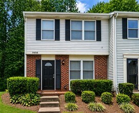 Building Photo - 9456 Lexington Cir